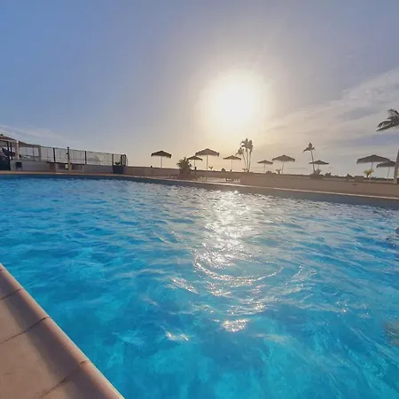 Refurbished Loft -heated Pool -ocean Views-terrace 公寓 *